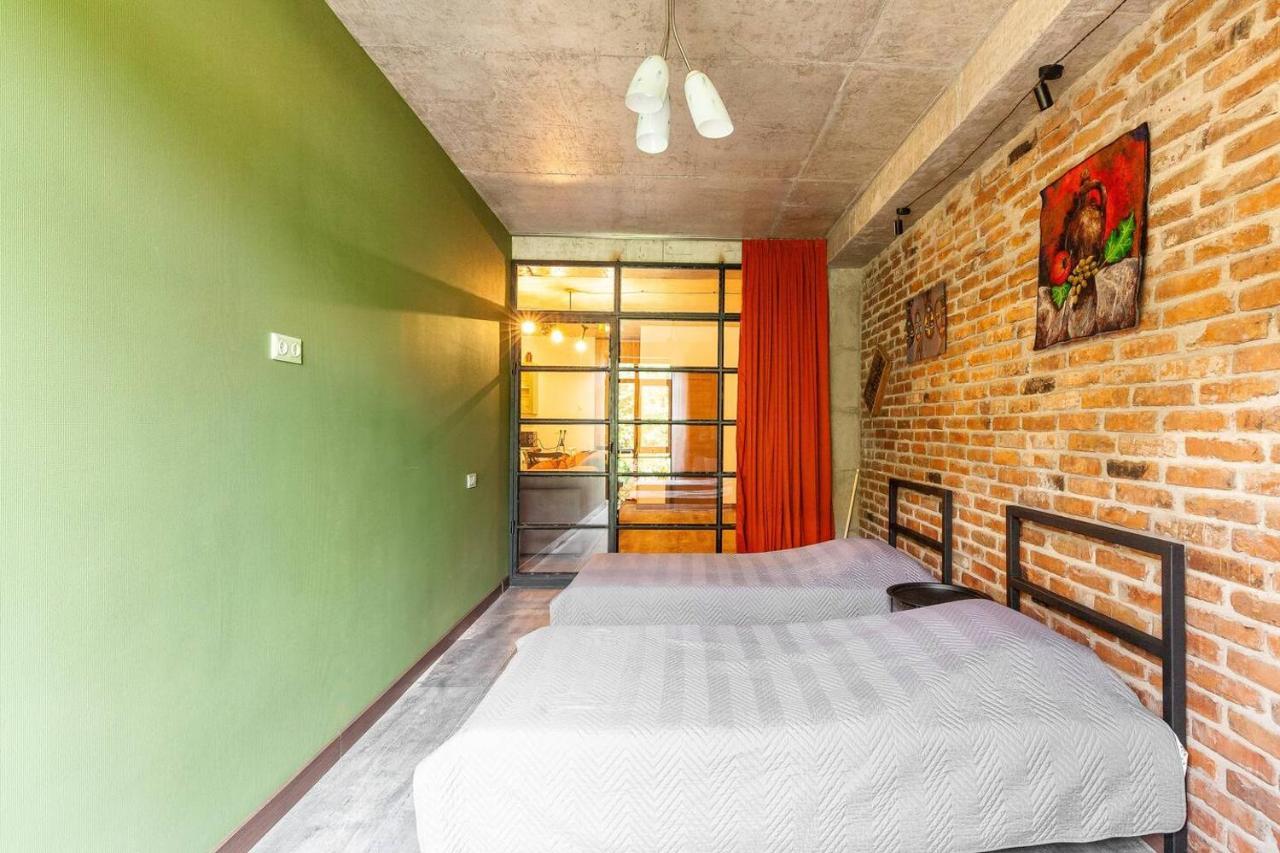 Veli Group Apartment Near White Bridge ° Kutaisi Exterior photo